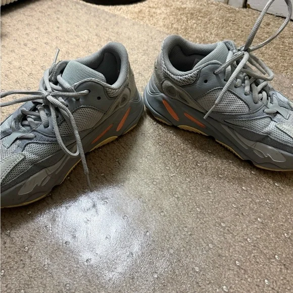 Yeezy Boost 700 Inertia - Picture 6 of 9